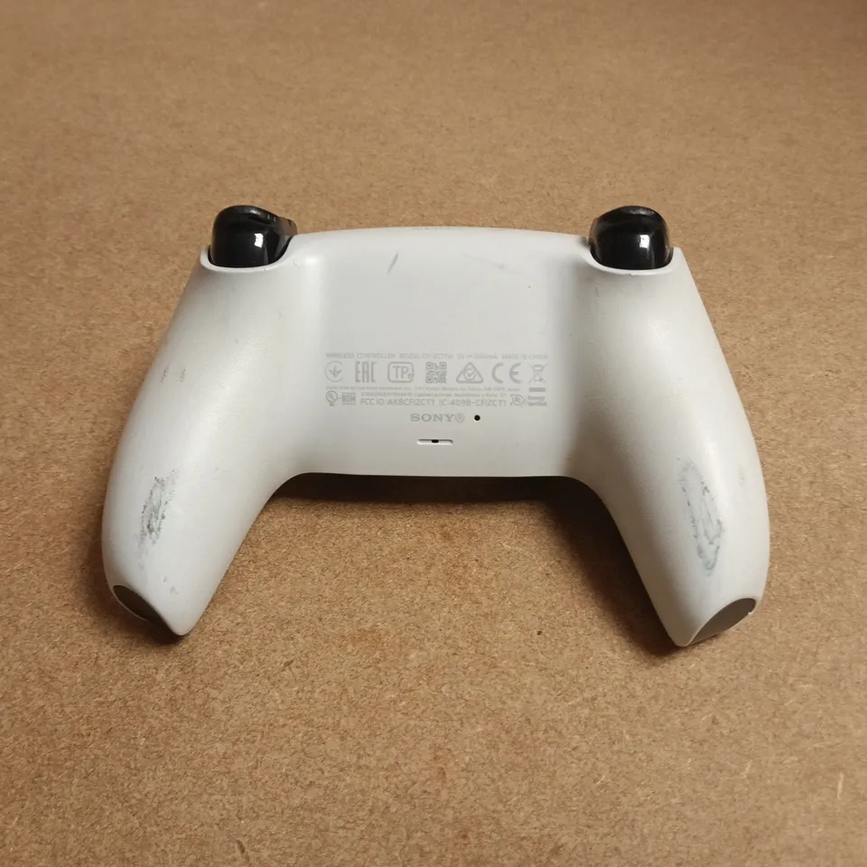 SONY PLAYSTATION 5 DUALSENSE WIRELESS CONTROLLER IN WHITE CFI-ZCT1W