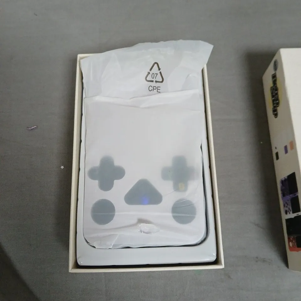 BOXED PLAY RETRO CONSOLE HANDHELD GAMING DEVICE
