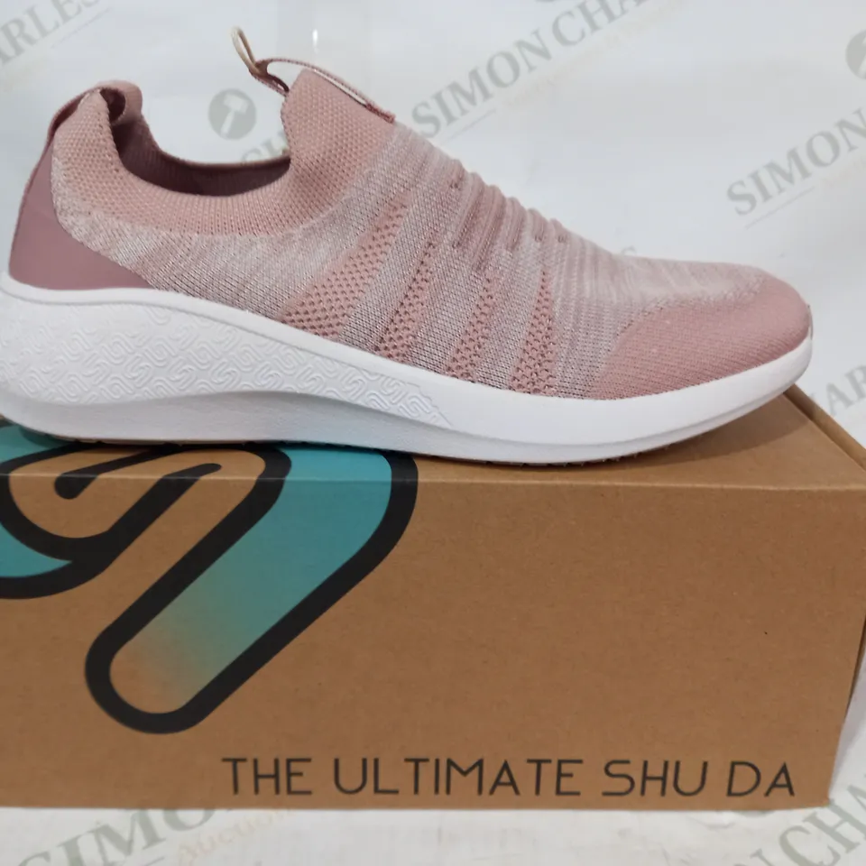 BOXED PAIR OF SHUDA OLIVIA SHOES IN PINK UK SIZE 6