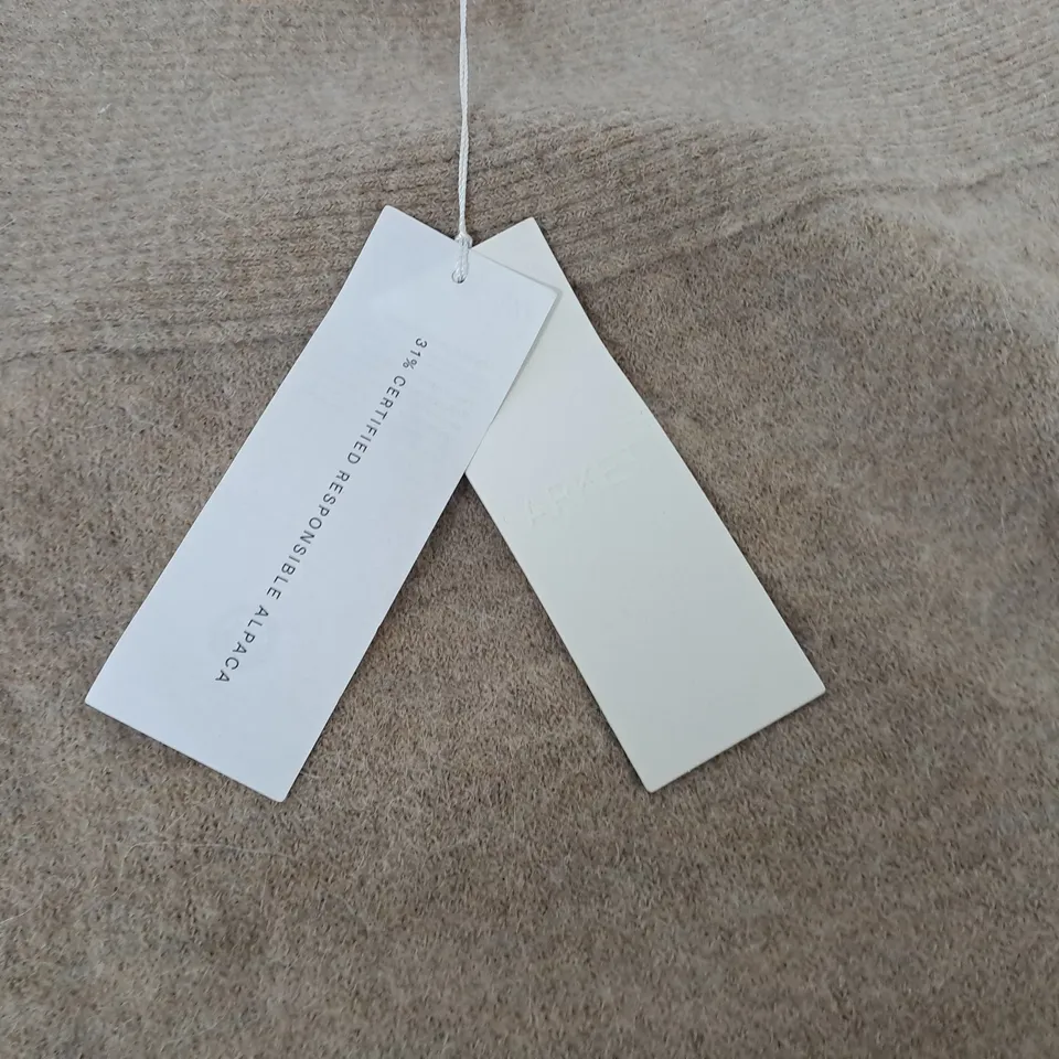 ARKET WIDE NECK JUMPER IN NATURAL - EUR L