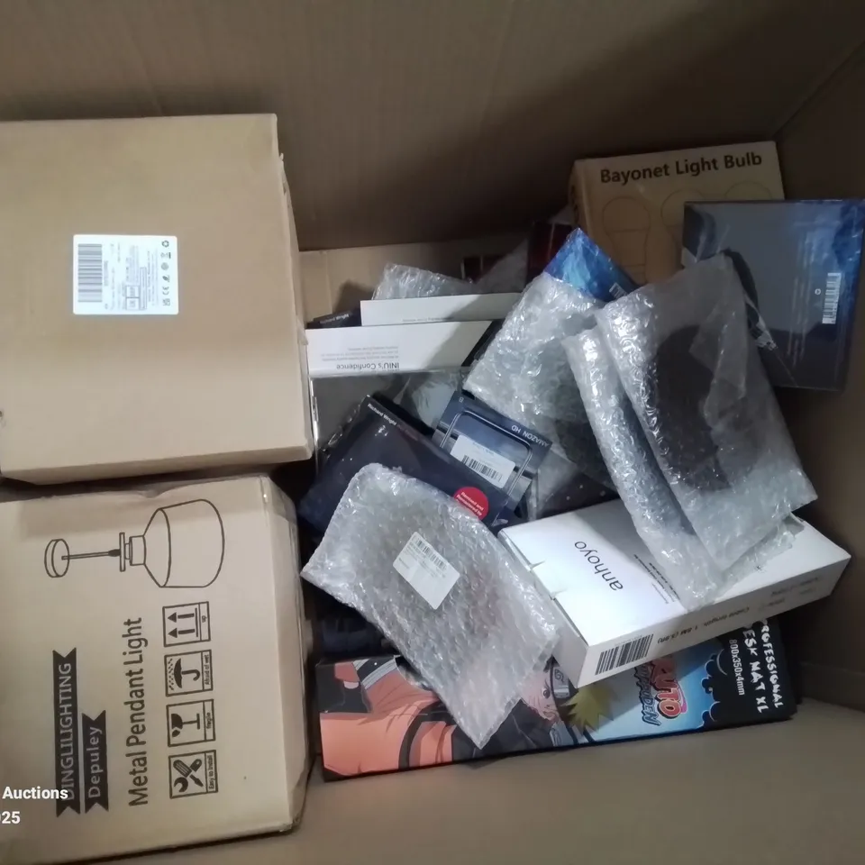 BOX CONTAINING LARGE AMOUNT OF BOXED ELECTRICAL ITEMS TO INCLUDE: RING LIGHT SET UP KIT, HIGH QUALITY POWER STRIP, CHARGING CABLES, VARIOUS LIGHT BULBS, PHONE SCREEN PROTECTION COVERS ETC.