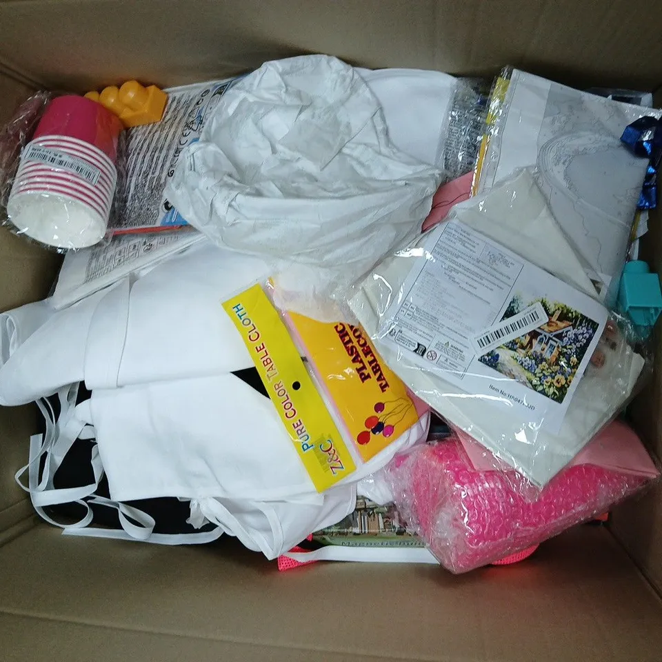 LARGE QUANTITY OF ASSORTED TOYS AND GAMES TO INCLUDE - MAGNETIC BUILDING CUBES, ADIDAS BOXING GLOVES, AND DOUBLE POOL FLOAT ETC. 