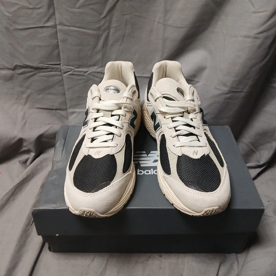 BOXED NEW BALANCE U2002RN SNEAKERS – UK 9, CREAM/BLACK