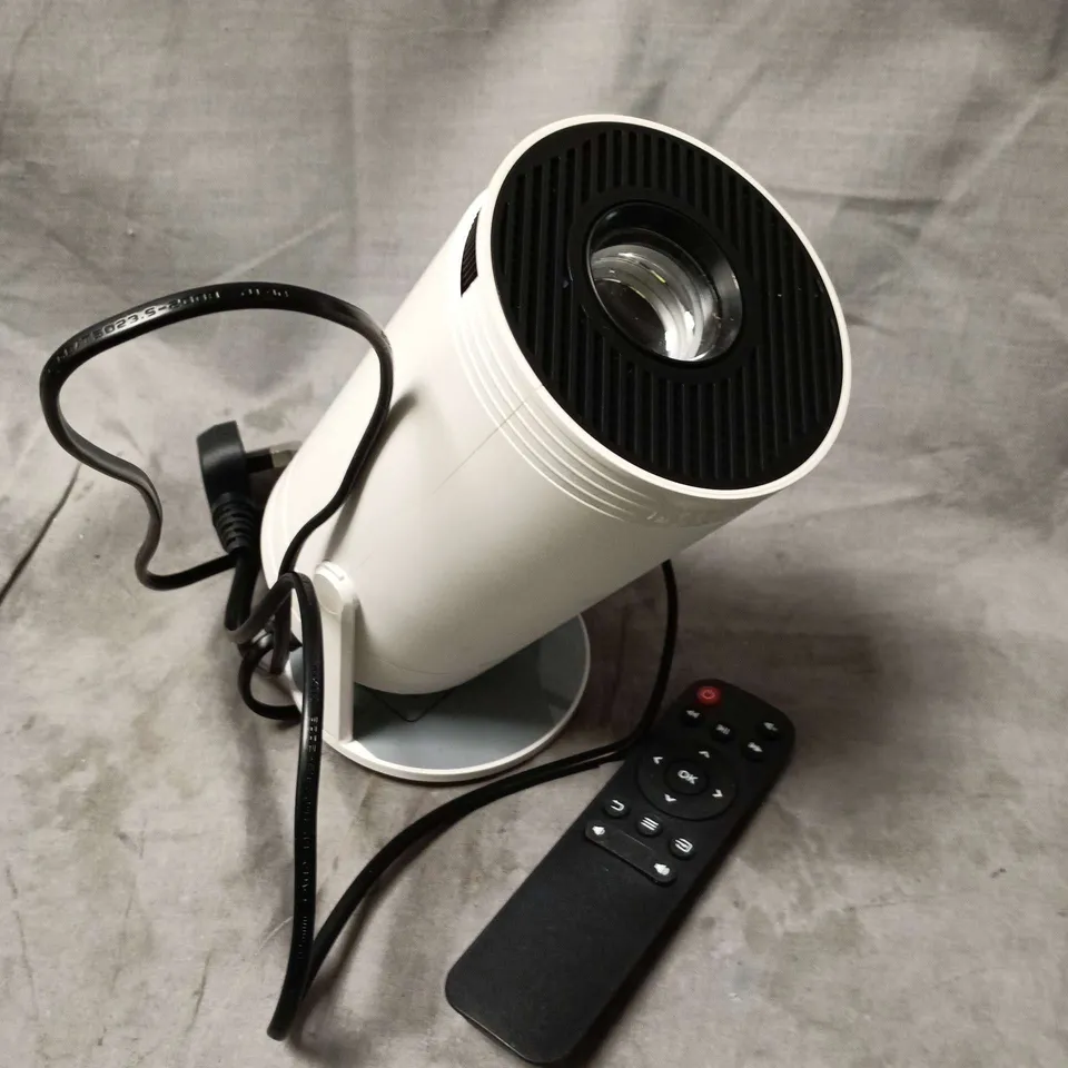 S80 SIMPLE PROJECTOR WITH REMOTE 