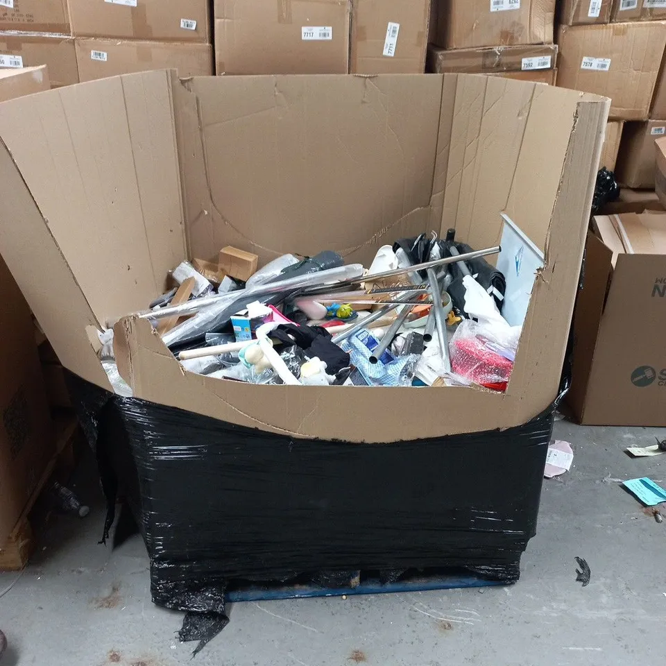 PALLET OF ASSORTED HOUSEHOLD ITEMS TO INCLUDE TOWEL BUNDLES, FITTED SHEETS, HP INK CARTRIDGE AND HEAD TENNIS BALLS