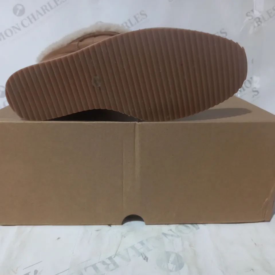 BOXED PAIR OF V BY VERY WEDGE HEEL BOOTS IN TAN SIZE 6