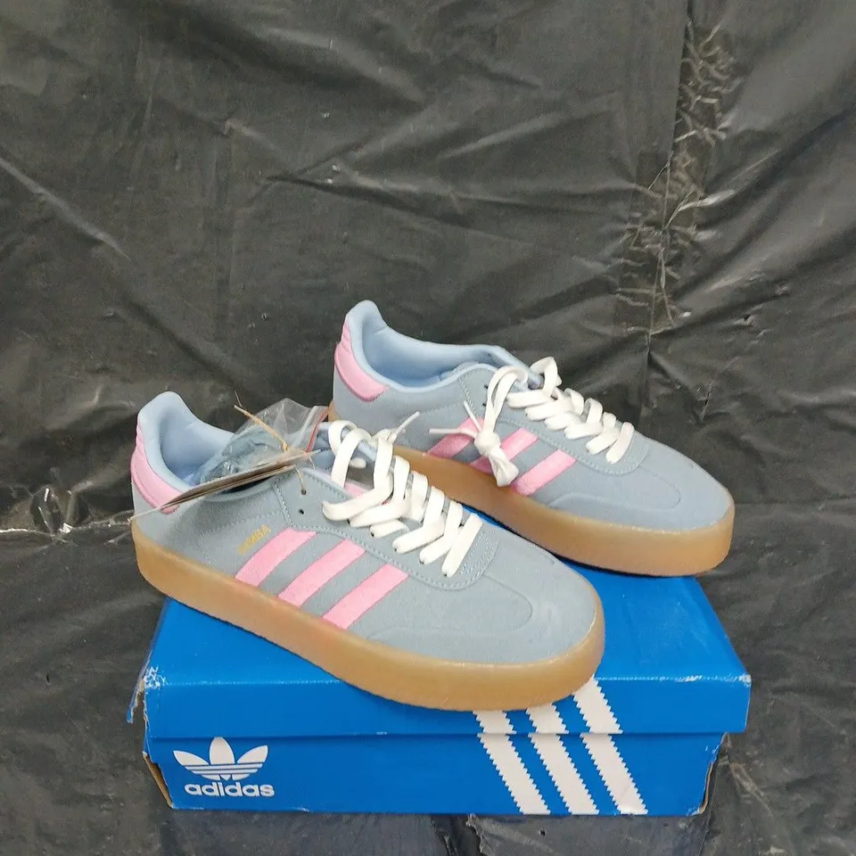 BOXED PAIR OF ADIDAS SAMBA UK 7.5 