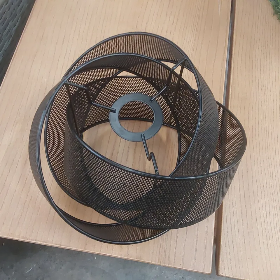 DESIGNER 28CM METAL NOVELTY SHADE