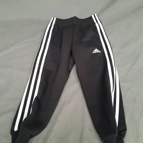 ADIDAS KITS 3 STRIPE PANT IN BLACK SIZE 4-5YRS