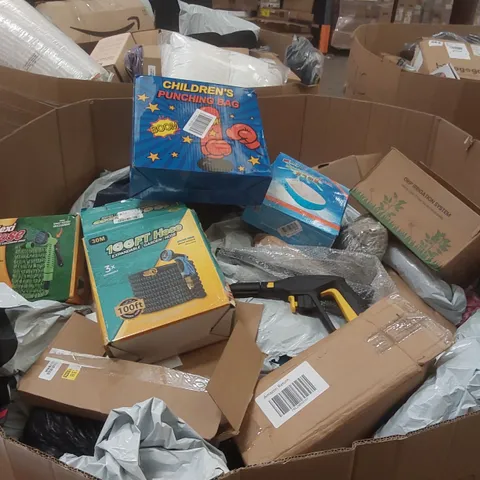 PALLET CONTAINING A LARGE QUANTITY OF ASSORTED HOSE PIPES, POOL INFLATABLES ECT