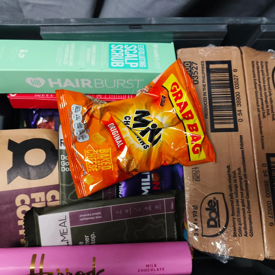 APPROXIMATELY 15 ASSORTED FOOD & DRINK ITEMS TO INCLUDE RECIPE KITS, TWIRLS, OLE KIDS STRAWBERRY JELLY, ETC - COLLECTION ONLY