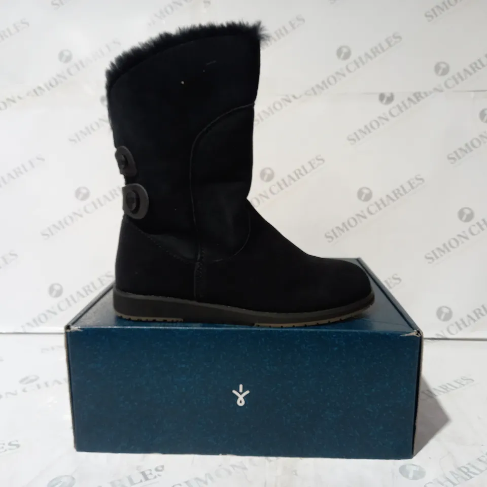 BOXED EMU AUSTRALIA FAUX SUEDE BOOTS - BLACK, SIZE 7