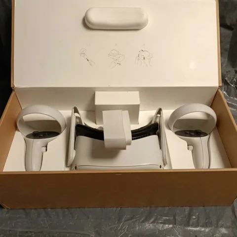 OCULUS QUEST VR HEADSET WITH CONTROLLERS
