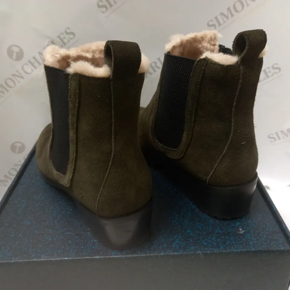 BOXED DARK OLIVE ANHKLE BOOT- SIZE 9