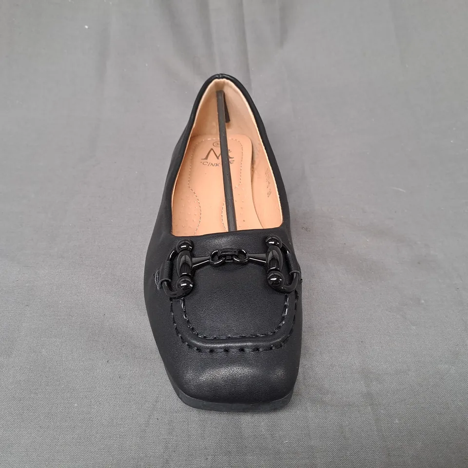 BOXED PAIR OF CINK ME SLIP-ON SHOES IN BLACK EU SIZE 38