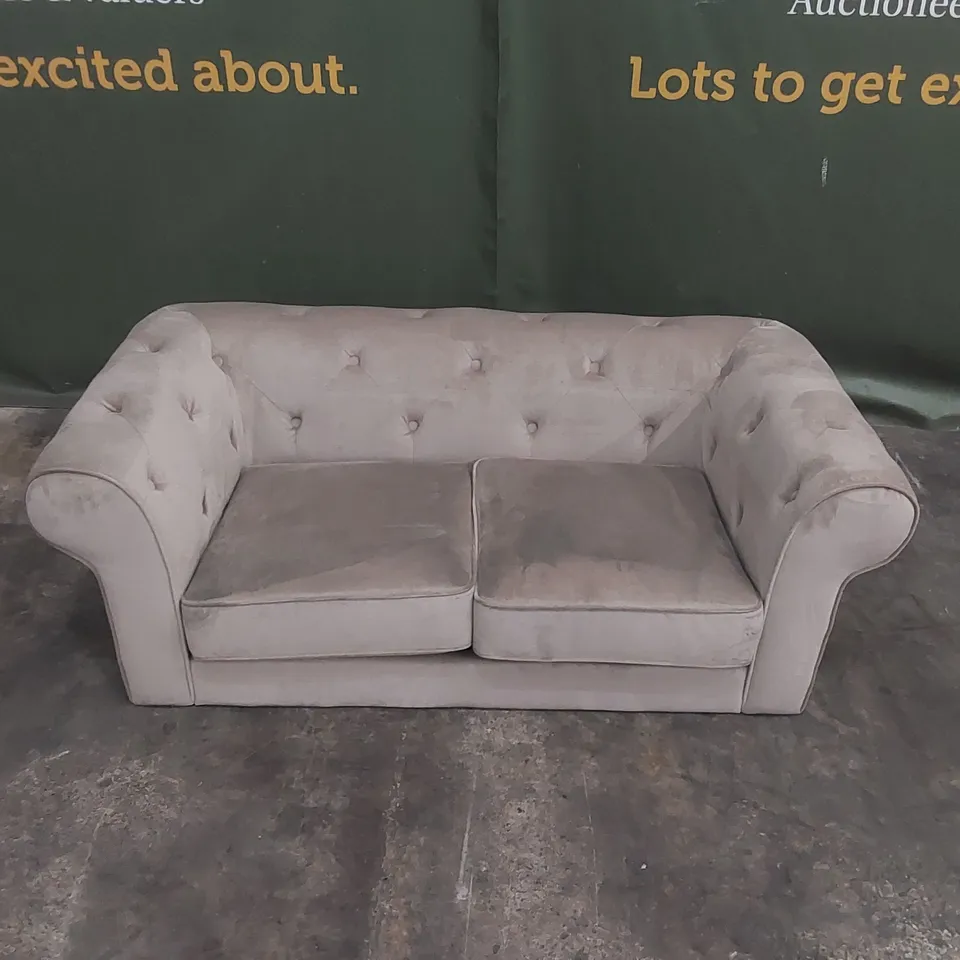 QUALITY DESIGNER 2 SEATER CHESTERFIELD FABRIC UPHOLSTERED SOFA
