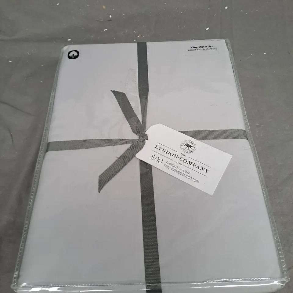 THE LYNDON COMPANY  - DUVET SET - KING