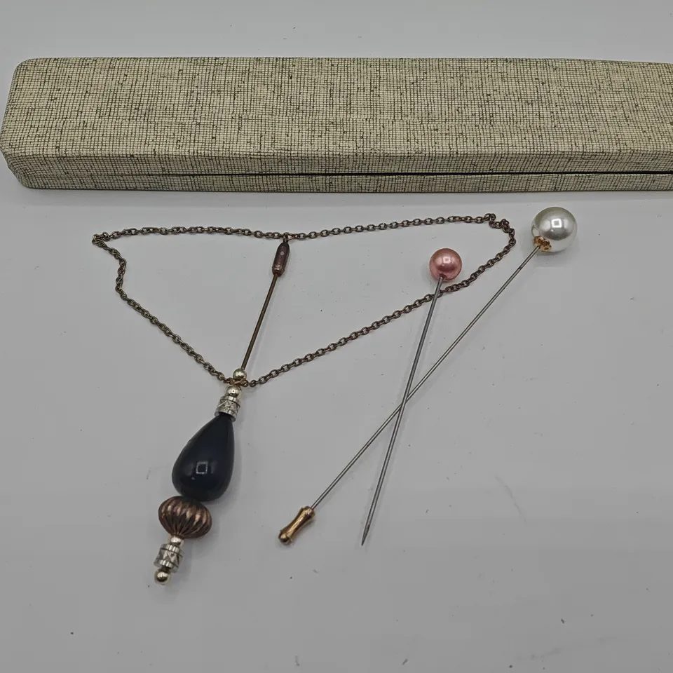 SET OF VINTAGE STICK PINS IN CASE