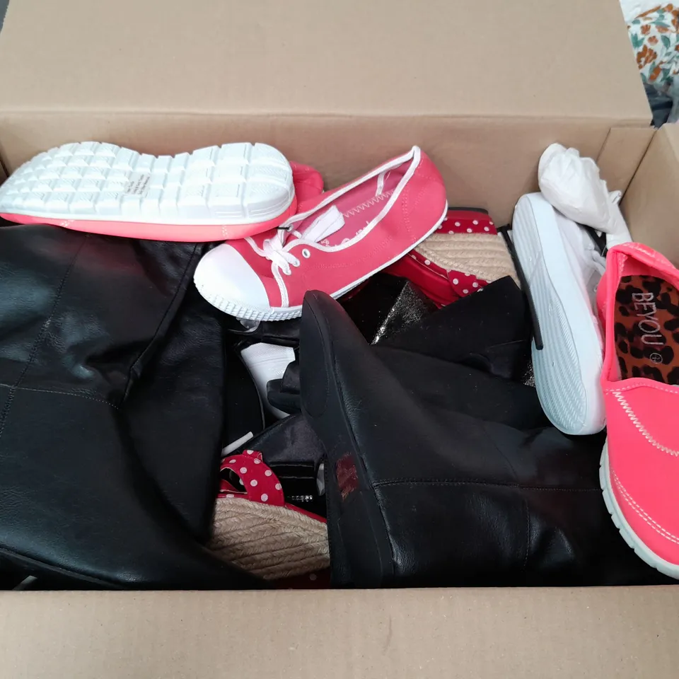 APPROXIMATELY 15 PAIRS OF LADIES SHOES. ASSORTED SIZES, COLOURS AND STYLES