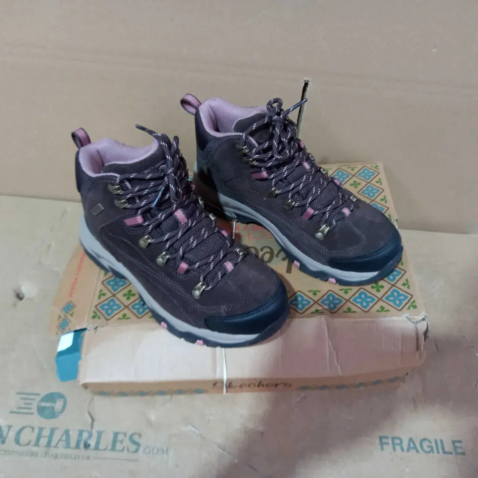 BOXED PAIR OF SKECHERS - SIZE 4
