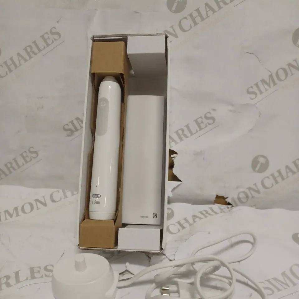 ORAL-B PRO 3 ELECTRIC TOOTHBRUSH WITH SMART PRESSURE SENSOR