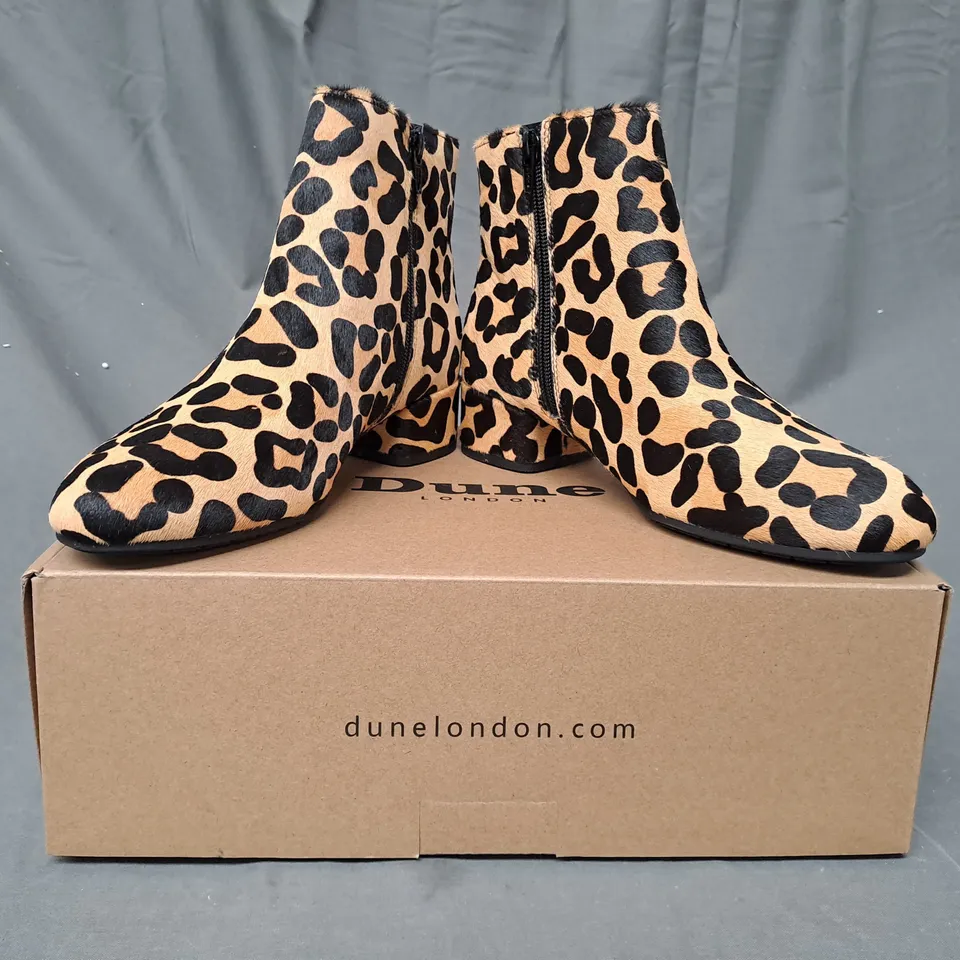 BOXED PAIR OF DUNE LONDON PIPPIE LEOPARD ANKLE BOOTS SIZE 5