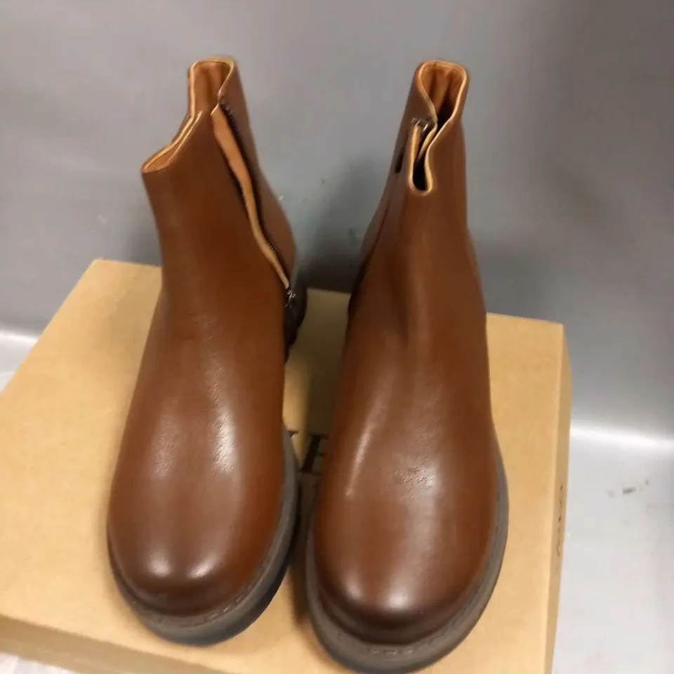 BOXED JONES BOOTMAKER MARIANE BROWN SIZE 6