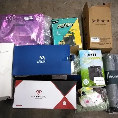 PALLET OF ASSORTED ITEMS INCLUDING FIXKIT EXPANDABLE HOSE, SUFUHOM MEMORY FOAM PILLOW, 75FT HOSE, MARNUR MEMORY FOAM CONTOUR PILLOW, MISIKI MEMORY FOAM PILLOW, FOWONG NECK PILLOW