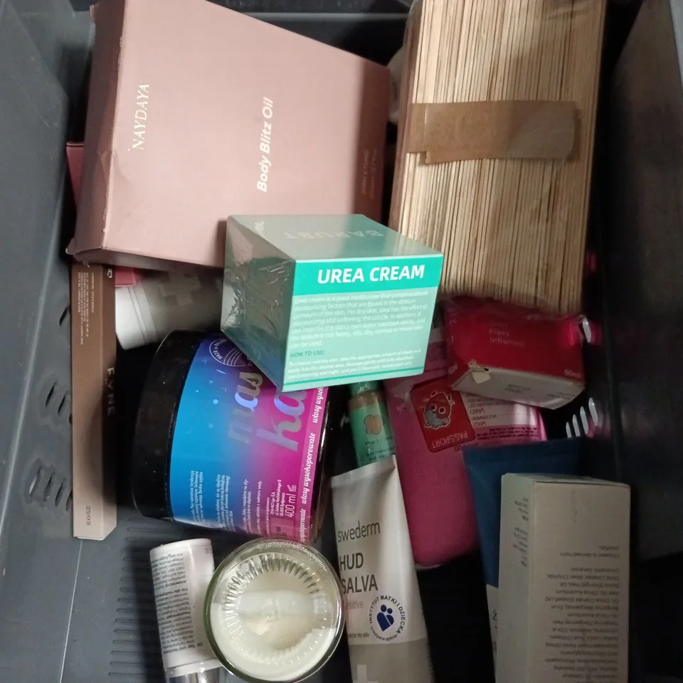 APPROXIMATEY 20 ASSORTED HEALTH AND BEAUTY PRODUCTS TO INCLUDE - GARNIER BODY REPLENISHING LOTION - DR SQUATCH SARGE SOAP AND BRIGHT WHITE TOOTHPASTE