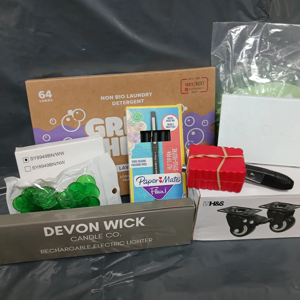 APPROXIMATELY 12 ASSORTED HOUSEHOLD ITEMS TO INCLUDE CASTOR WHEELS, PAPERMATE PENS, ELECTRIC LIGHTER, ETC