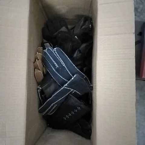 BOX OF ASSORTED DESIGNER YISEVEN MENS & WOMENS GLOVES - 1 BOX