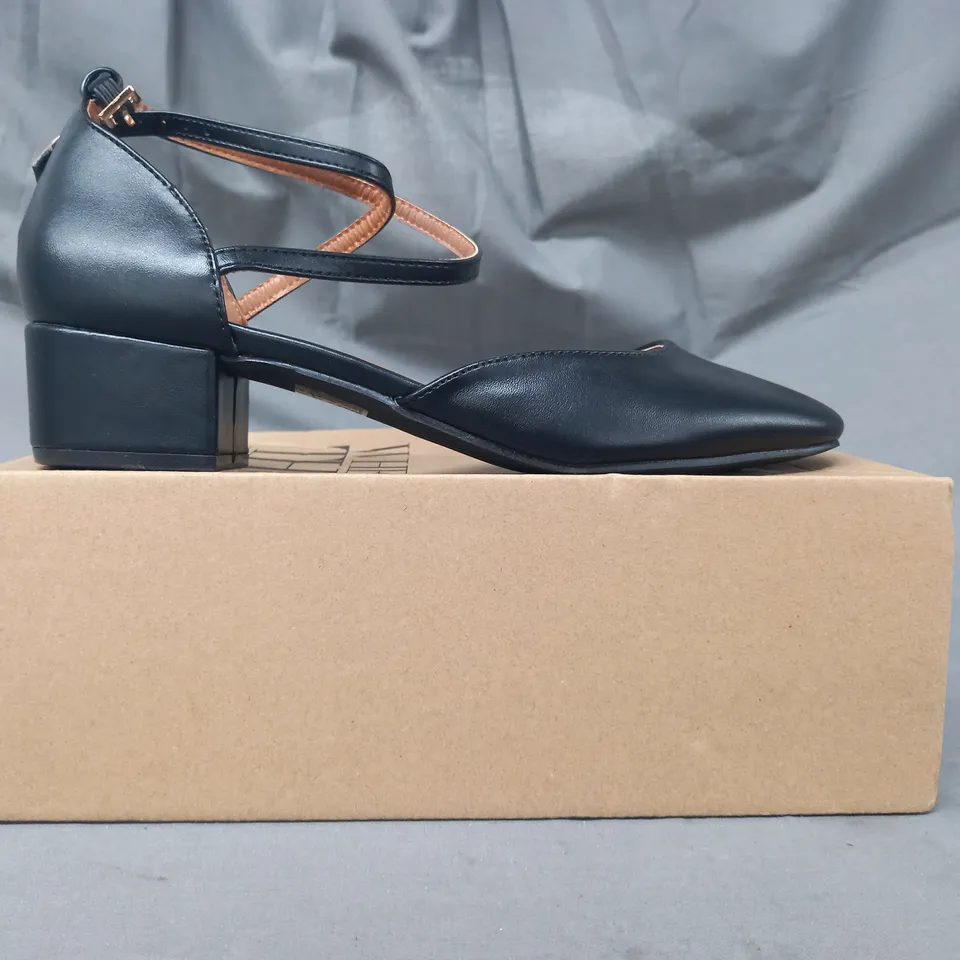 BOXED PAIR OF WHERE'S THAT FROM LOW HEEL SHOES IN BLACK UK SIZE 5