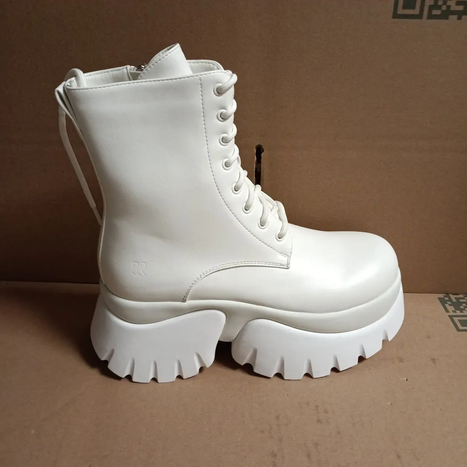 BOXED KOI RANCOR LACE UP MONSTER PLATFORM BOOTS IN WHITE, UK6