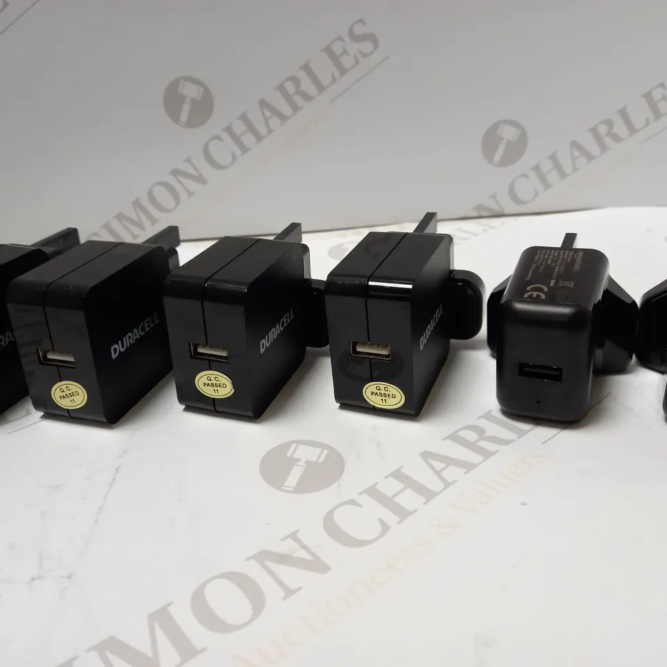A LARGE QUANTITY OF ASSORTED CHARGER ADAPTERS AND CABLES TO INCLUDE DURACELL, APPLE, ETC