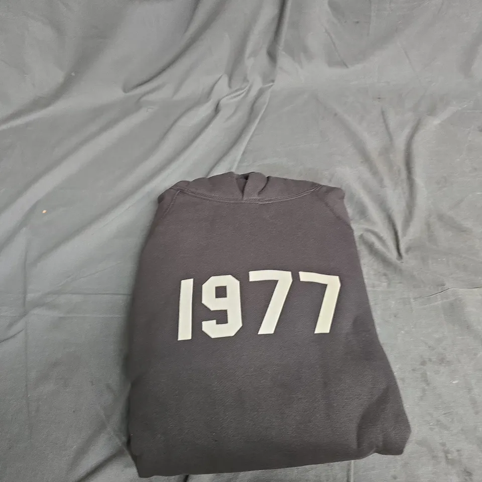 FEAR OF GOD ESSENTIALS HOODIE – GREY SIZE L (MADE IN VIETNAM)