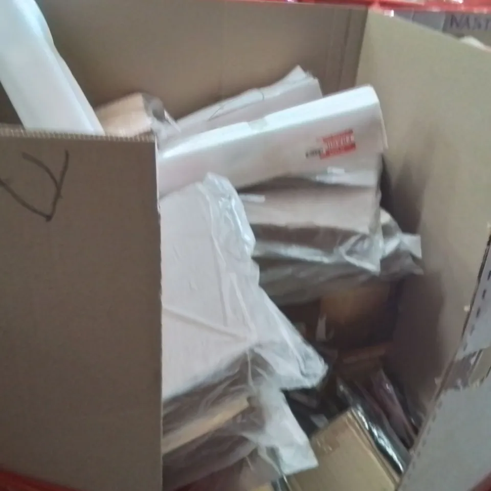 PALLET OF ASSORTED HOUSEHOLD GOODS AND PRODUCTS TO INCLUDE;CUSHION,TURNTABLE,CEILING LIGHT