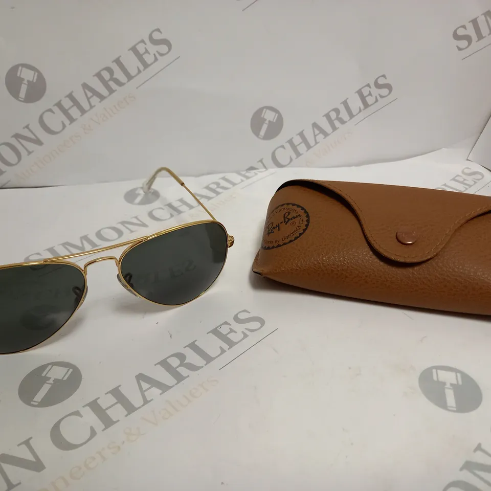 RAY-BAN GOLD EFFECT FRAME AVIATOR SUNGLASSES 