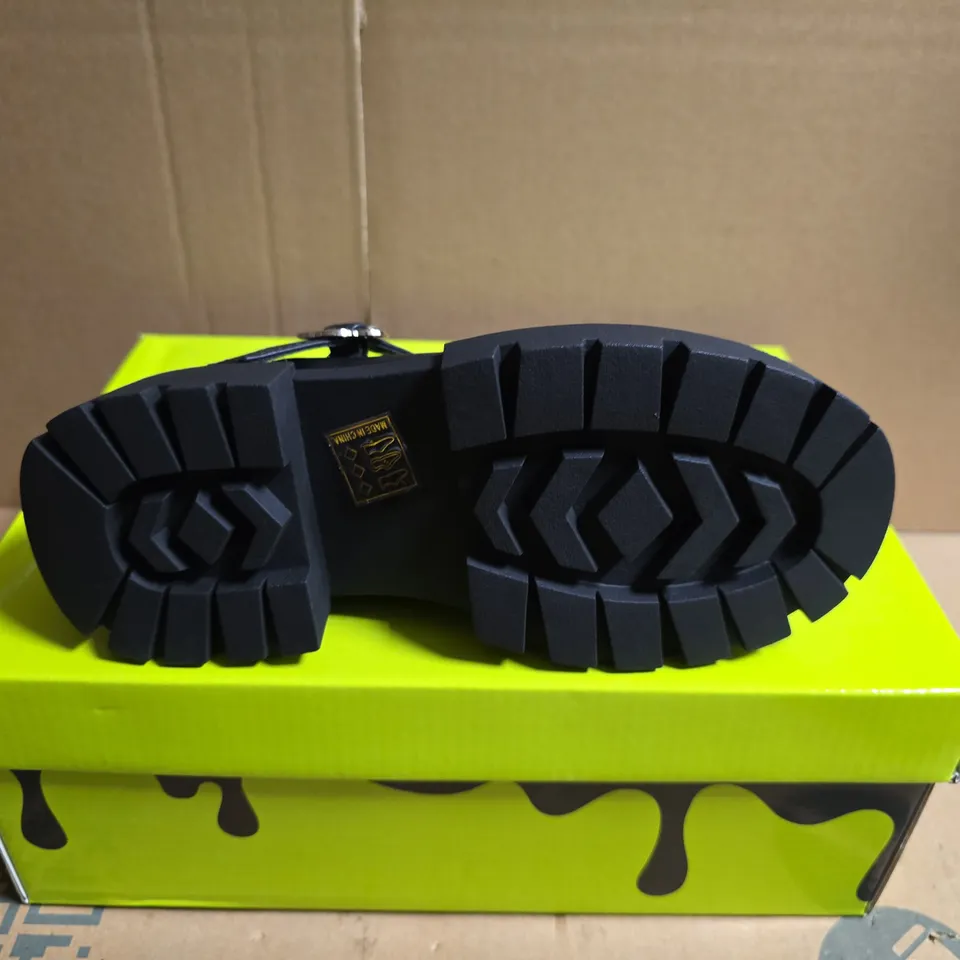 BOXED PAIR OF KOI FLUTTER JUMP KIDZ FLOWER MARY JANE SHOES - UK SIZE 11