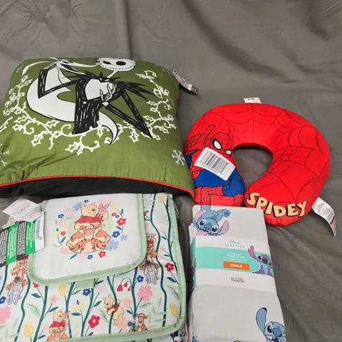 APPROXIMATELY 15 ASSORTED HOUSEHOLD PRODUCTS TO INCLUDE CUSHIONS, NECK PILLOW, FITTED SHEETS ETC