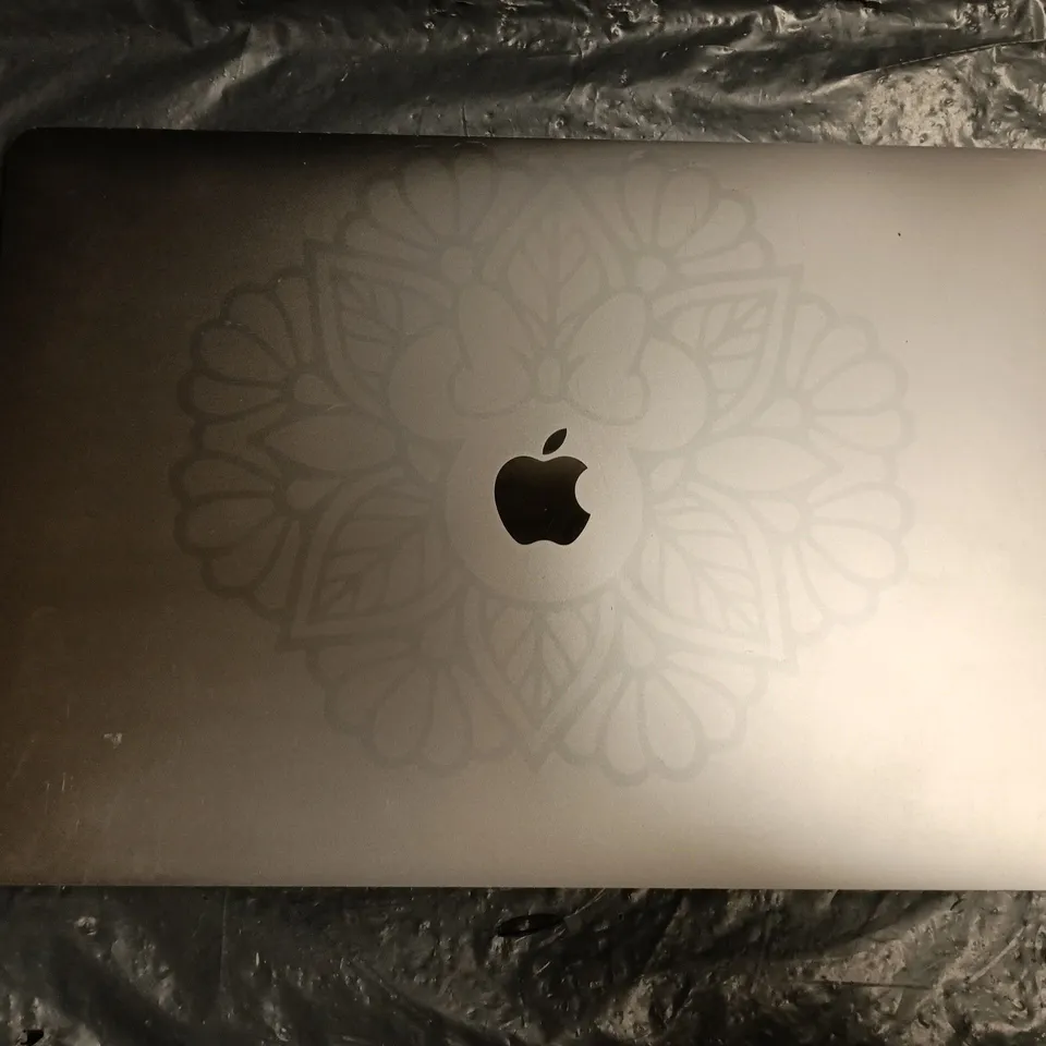 APPLE MACBOOK PRO 16 INCH SCREEN A2141