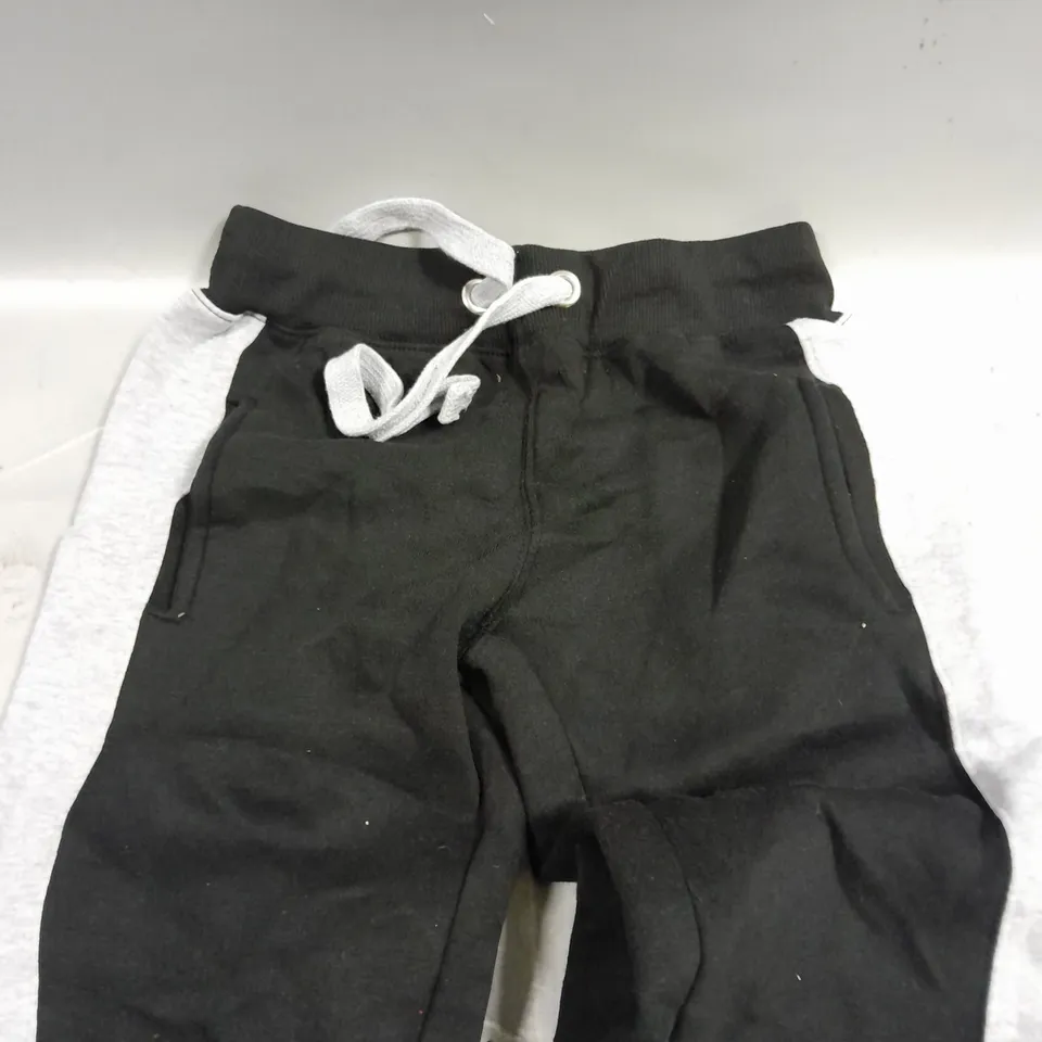 APPROXIMATELY 10 ASSORTED CLOTHING PRODUCTS IN VARIOUS STYLES & SIZES	