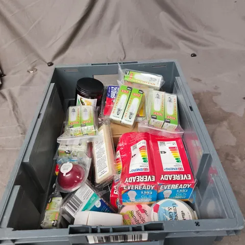 TOTE OF APPROXIMATELY 13 ASSORTED ITEMS TO INCLUDE: 3 PACK SCENTED CANDLES 