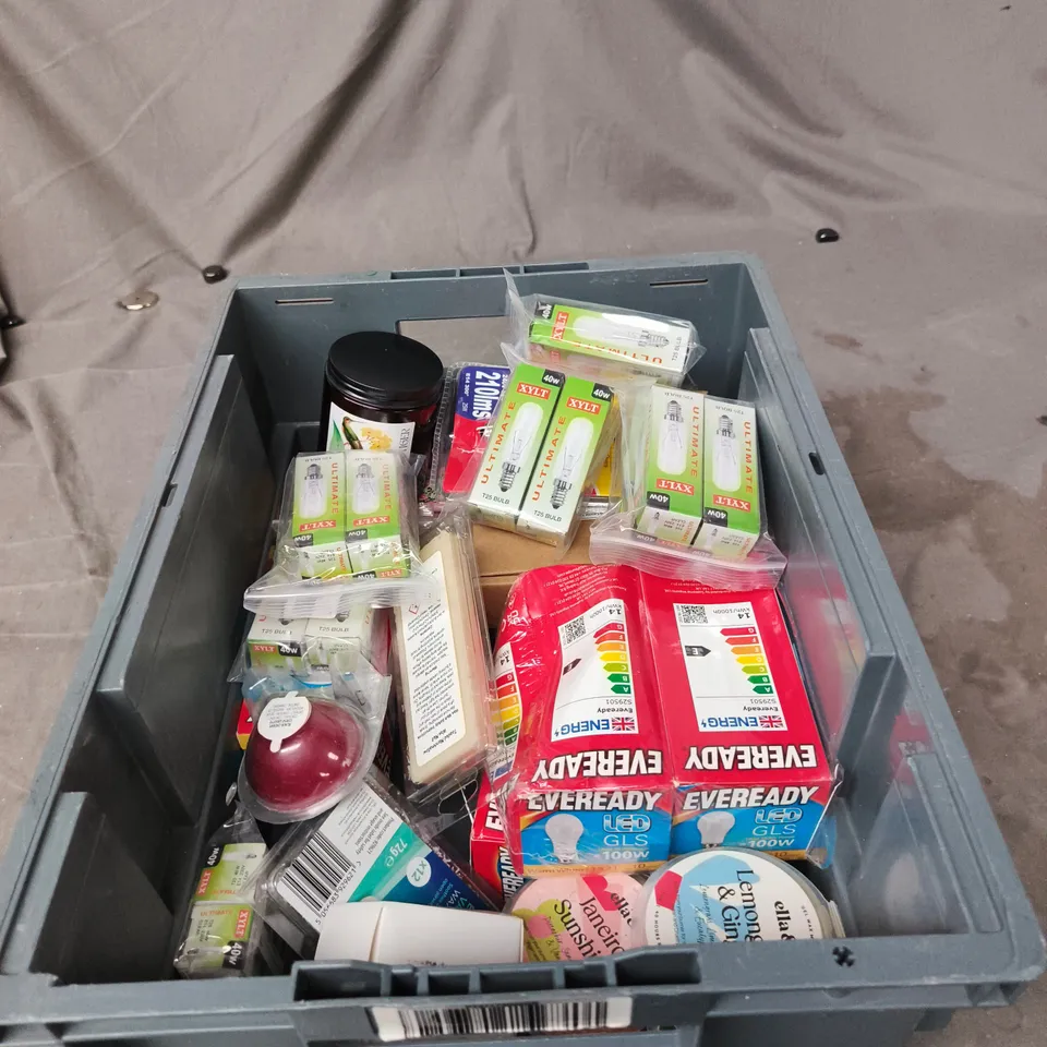 TOTE OF APPROXIMATELY 13 ASSORTED ITEMS TO INCLUDE: 3 PACK SCENTED CANDLES 