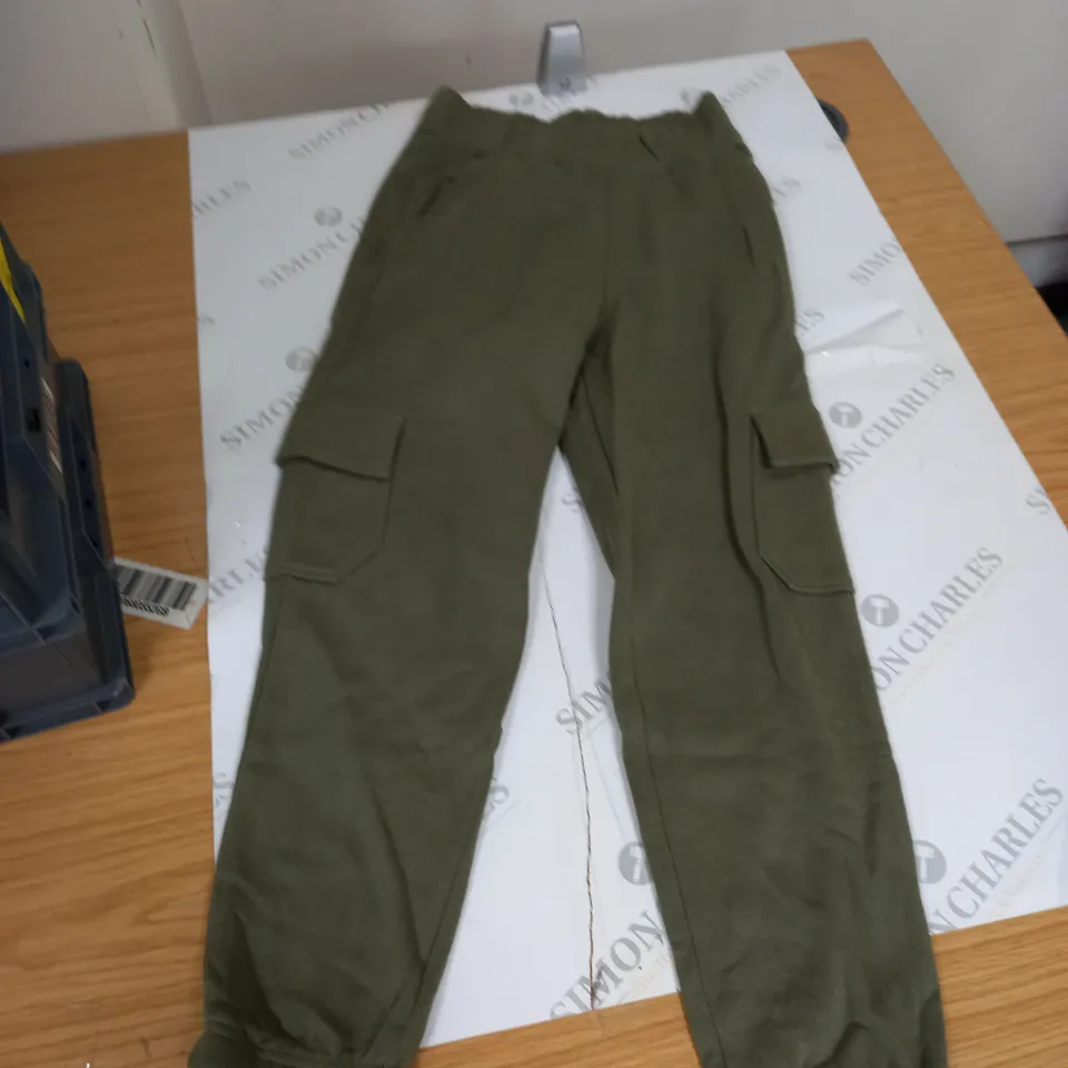 BOX OF ASSORTED CLOTHING ITEMS TO INCLUDE TRACKPANTS, JUMPERS, TOPS ETC