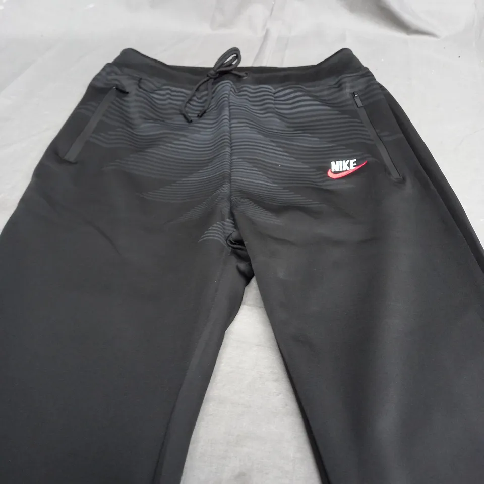 NIKE TRACKSUIT PANTS IN BLACK - LARGE