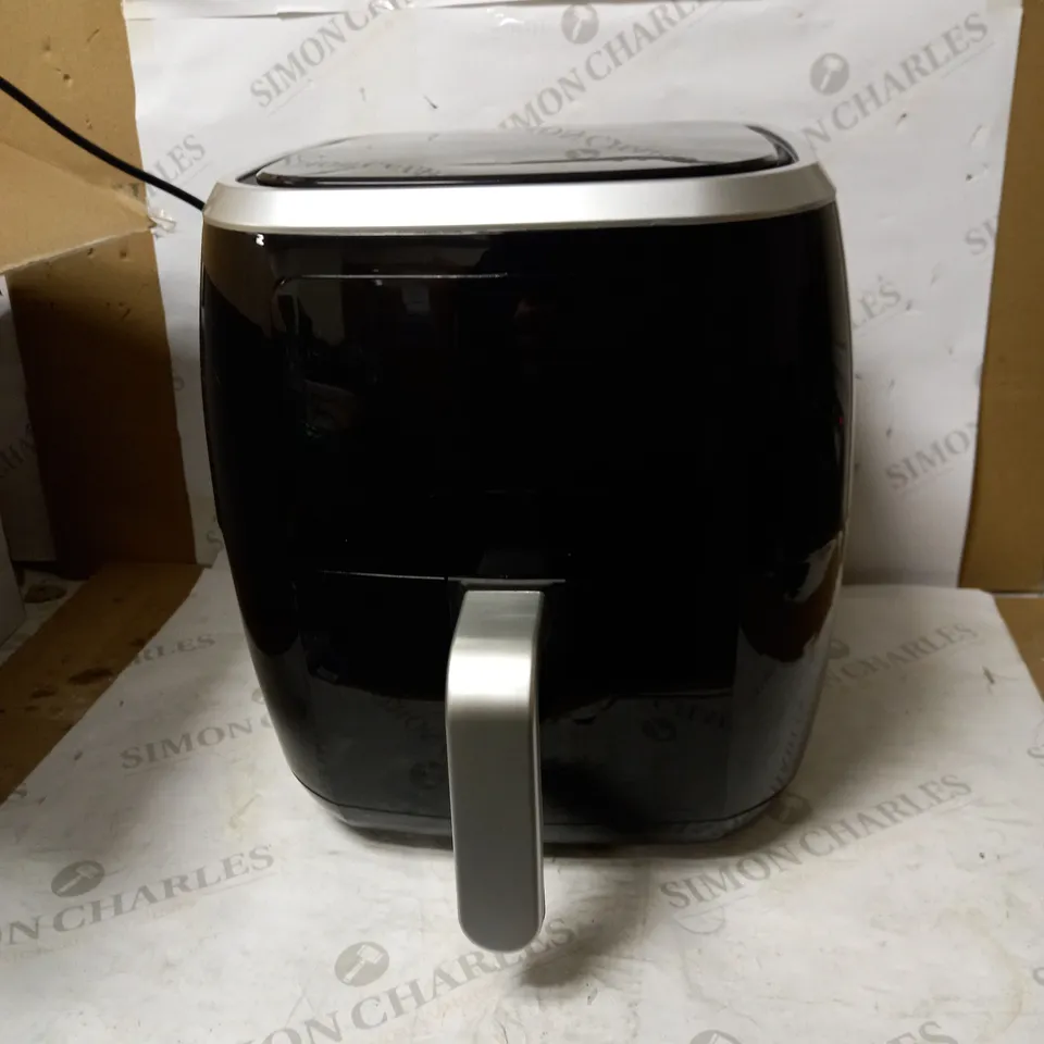 AMAZON BASICS 6-LITRE DIGITAL AIR FRYER 