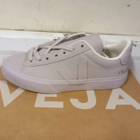 BOXED VEJA CAMPO CHROME FREE LEATHER SIZE 4