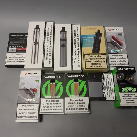 APPROXIMATELY 10 ASSORTED E-CIGS & VAPES TO INCLUDE ASPIRE CYBER S, INNOKIN ENDURA APEX, VAPORESSO XROS 3 MINI, ETC