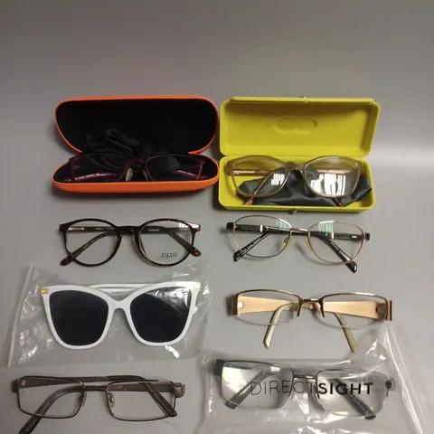 APPROXIMATELY 15 ASSORTED SPECTACLES/SUNGLASSES IN VARIOUS DESIGNS