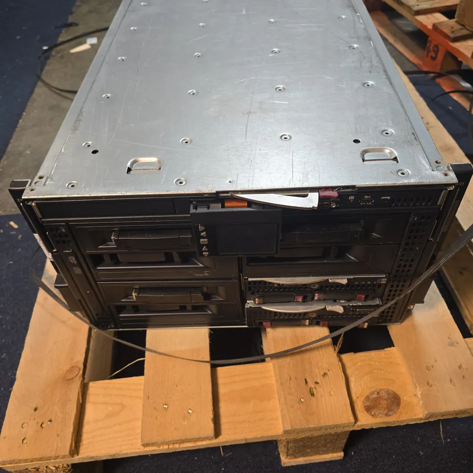 HP BLADESYSTEM E3000 ENCLOSURE